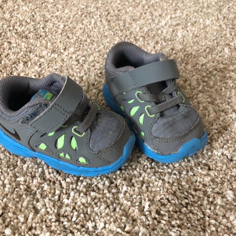 Nike toddler shoes